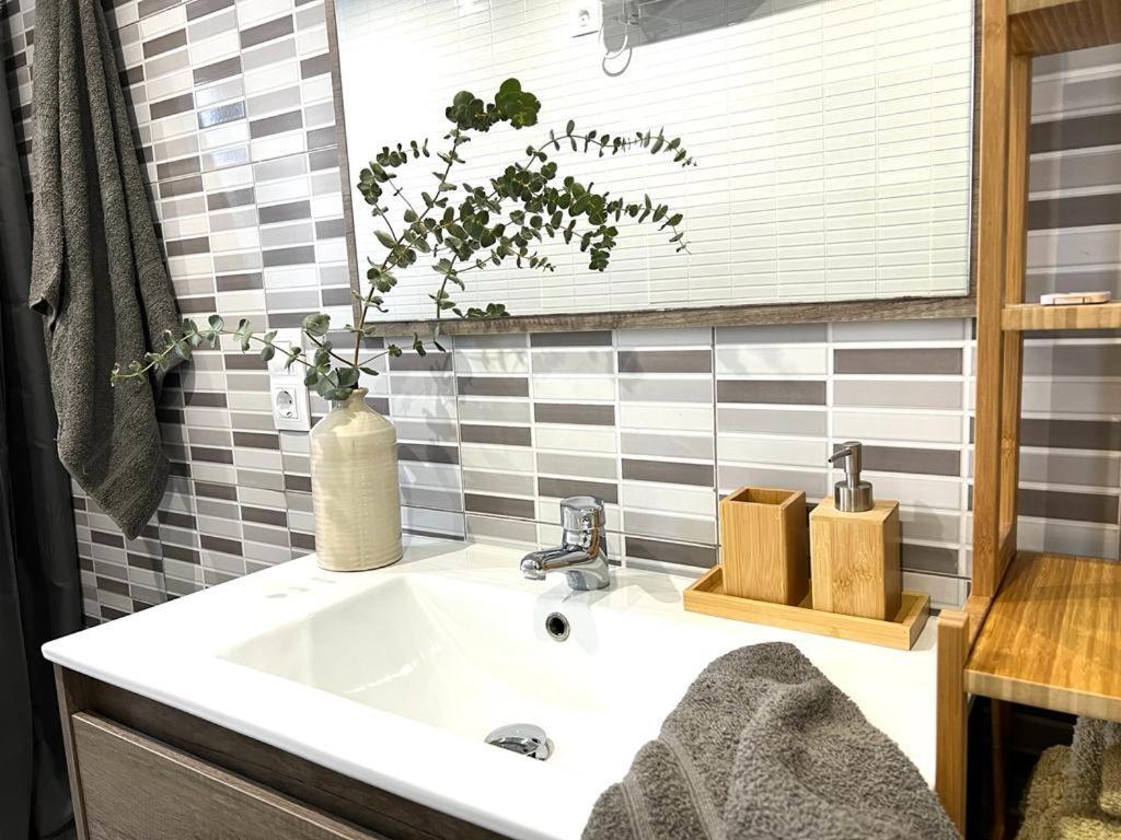 דירות ולנסיה Acogedor Apartamento Cerca De La Playa מראה חיצוני תמונה